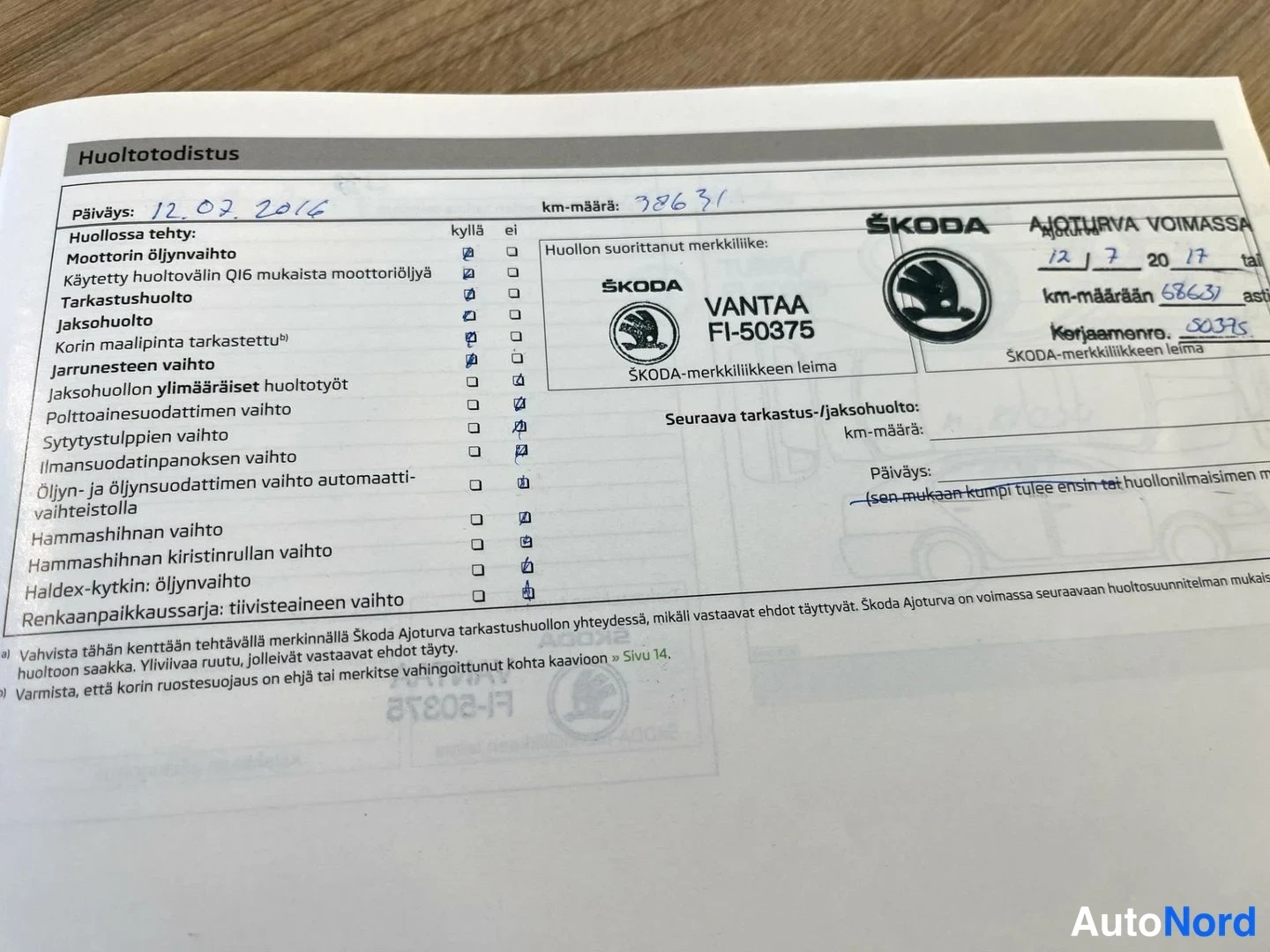 Muu: Škodan huoltotodistus päiväys 12.02.2016, km-määrä 78631, huollossa tehty moottorin öljynvaihto, käytetty huoltovalin QI6, tarkastushuolto ja jaksohuolto, huolt