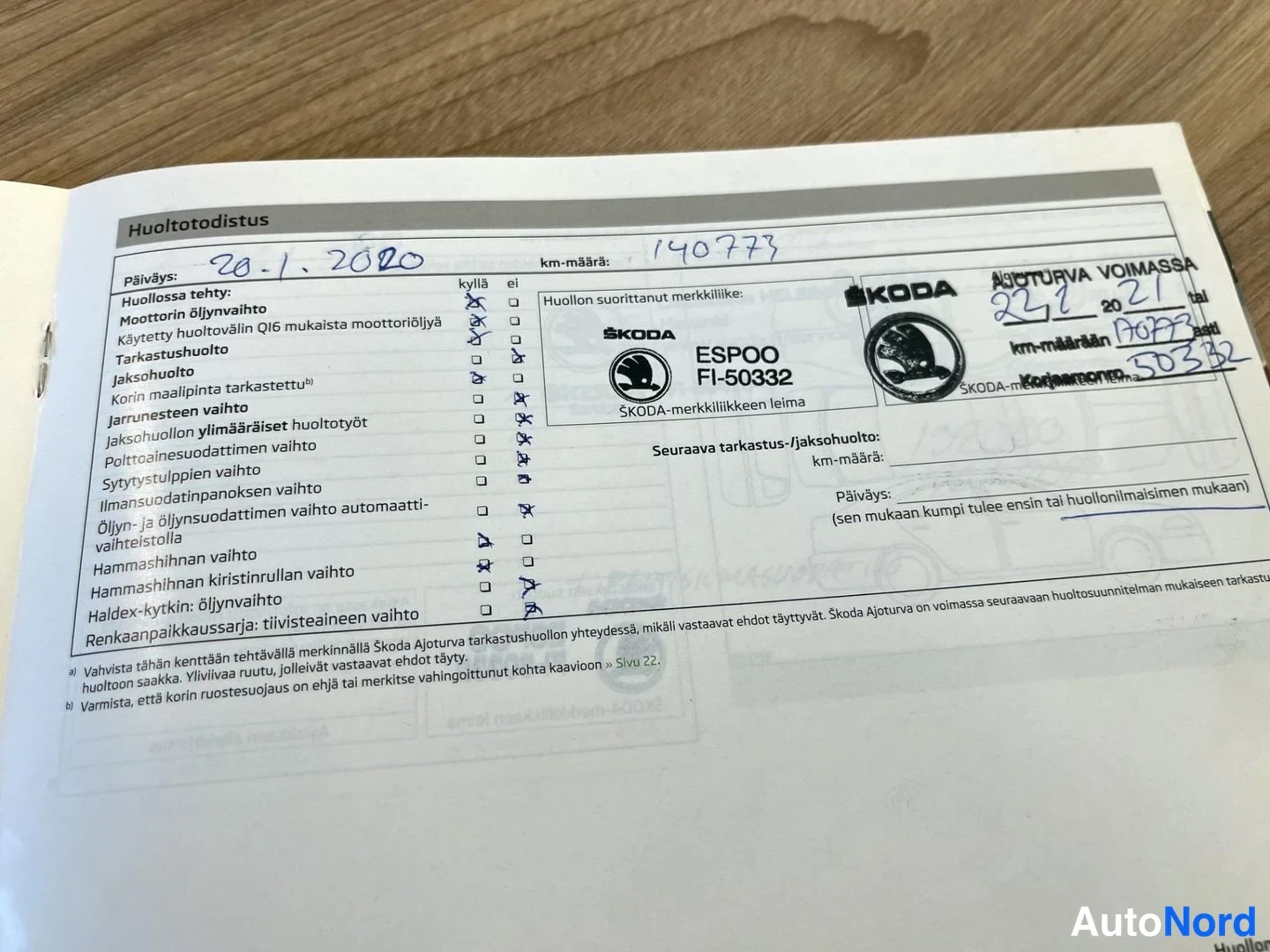 Asiakirja: Skodan huoltotodistus: huolto 20.1.2020, km-määrä 140 773, leimalla Skoda Espoo FI-50332.