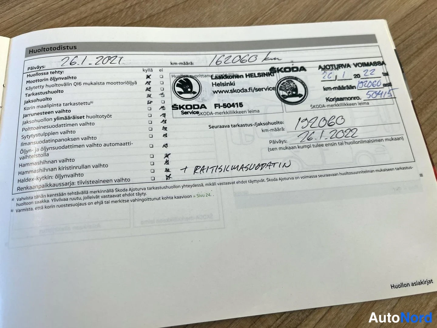 Muu: Huoltotodistuksen sivu: huolto 26.1.2021, km-määrä 162060, Käyttöauto Helsinki, Skoda AjoTurva leima.