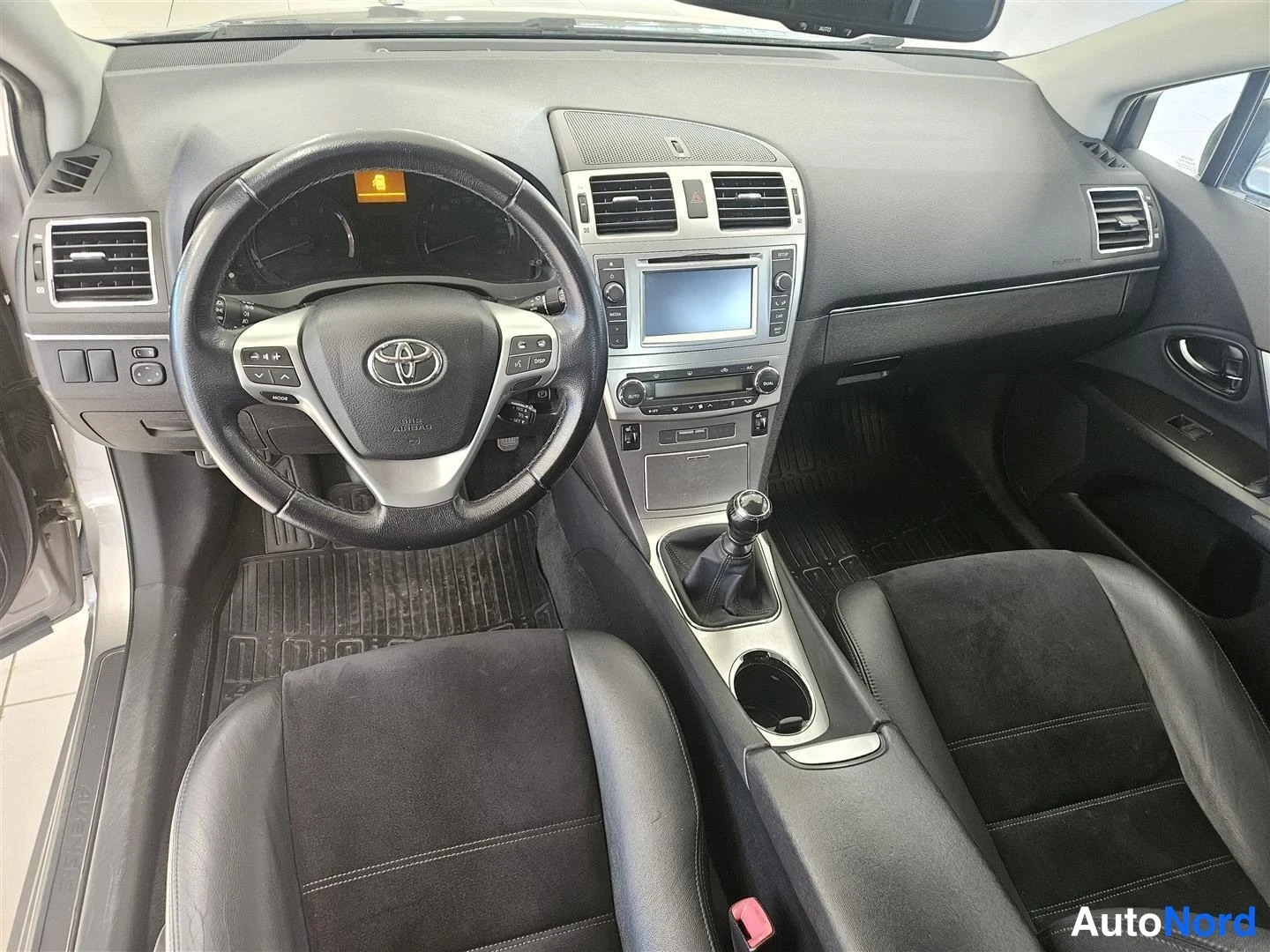 Beige Toyota Avensis 2014, kuva 13