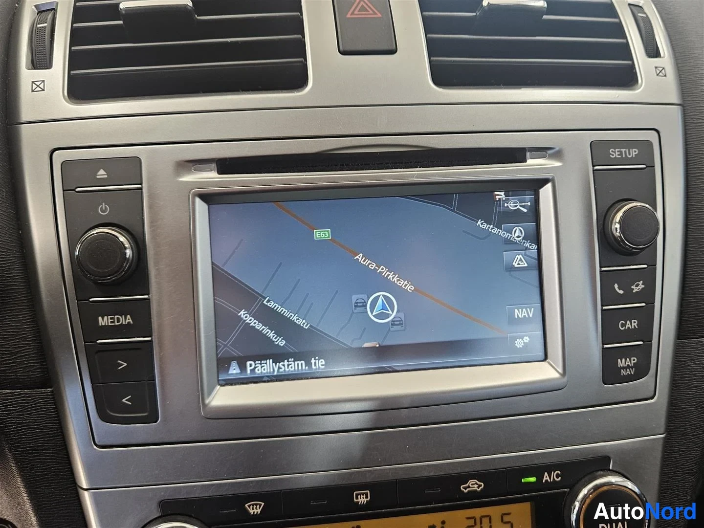 Beige Toyota Avensis 2014, kuva 15