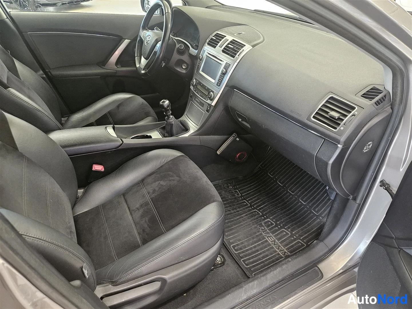 Beige Toyota Avensis 2014, kuva 22