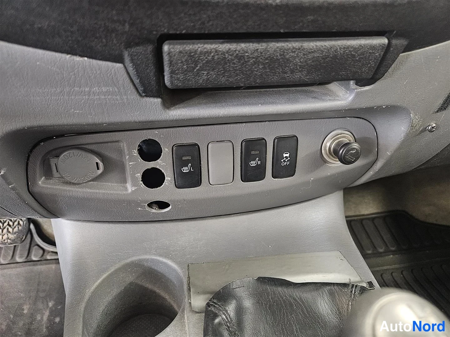 Valkoinen Toyota Hilux 2011, kuva 9