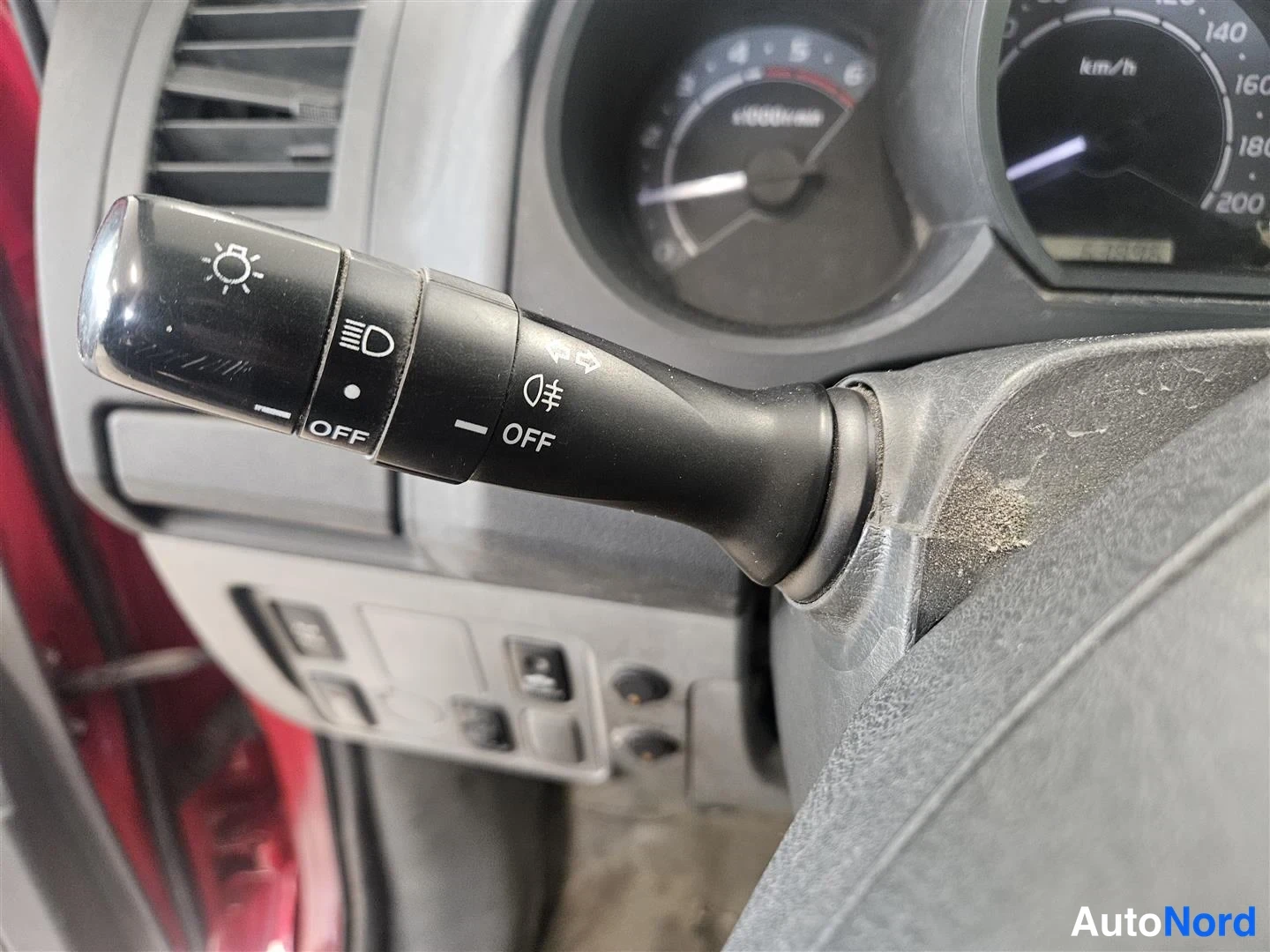 Punainen Toyota Hilux 2009, yksityiskohta, kuva 6