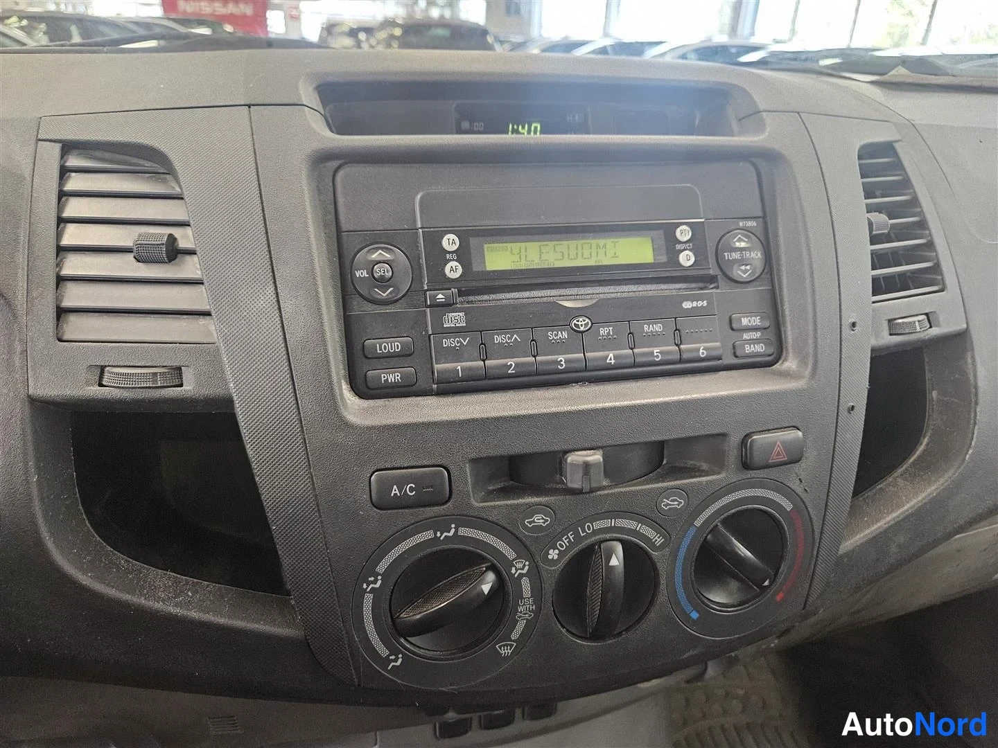 Punainen Toyota Hilux 2009, kuva 14