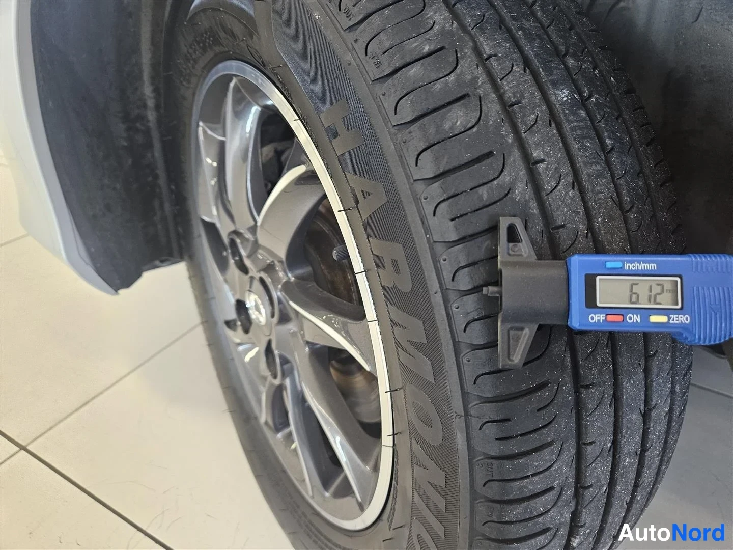 Muu: Kalvo mitataan jarrusatuloksi 6,12 mm ja rengaspaine 2,3 baria.