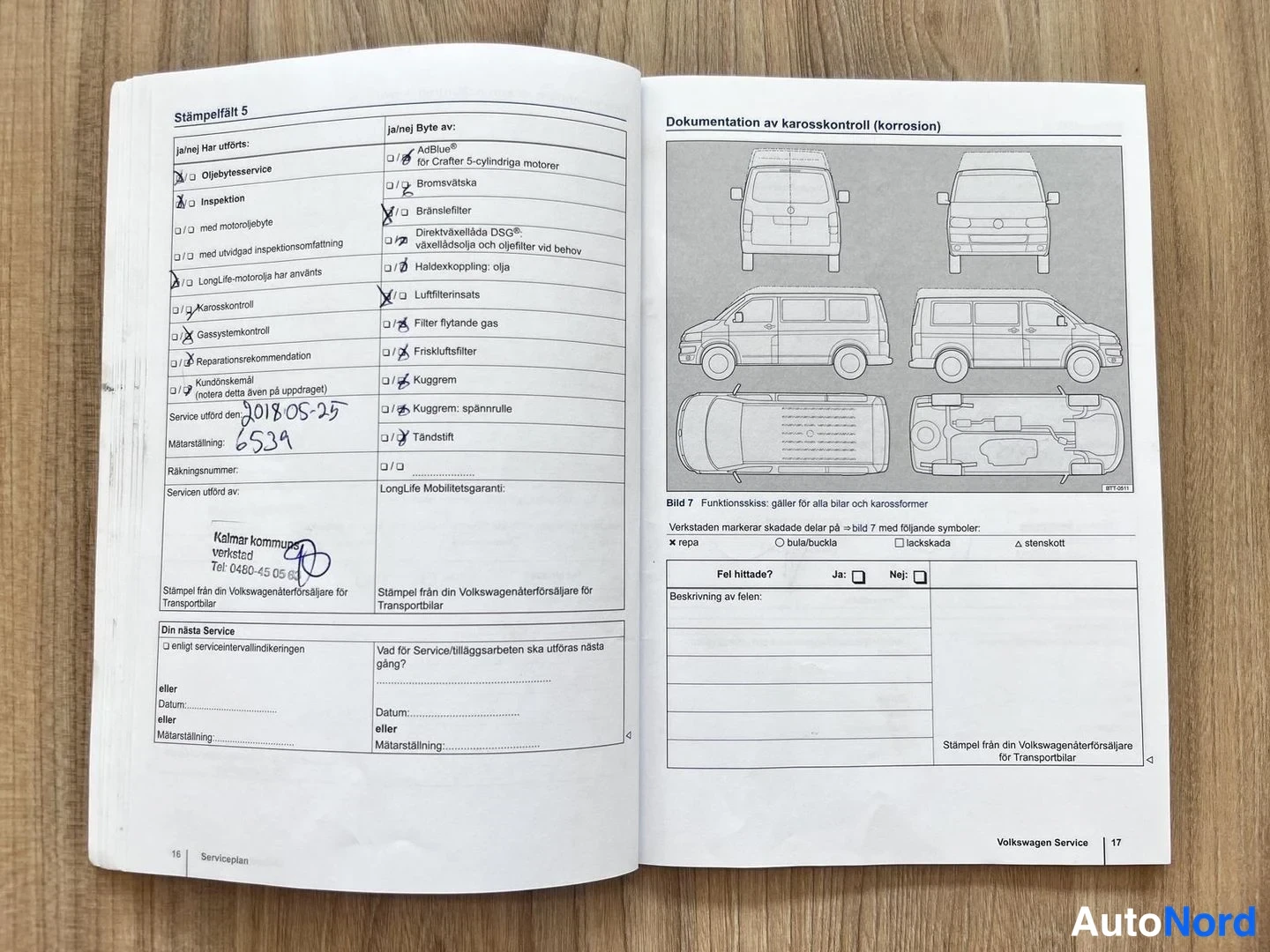 Muu: Avattu Volkswagenin huoltokirja, sivut 16–17, leimattu Kaimar kommuns verstaan palvelu 2018-05-25, mittarilukema 6534.