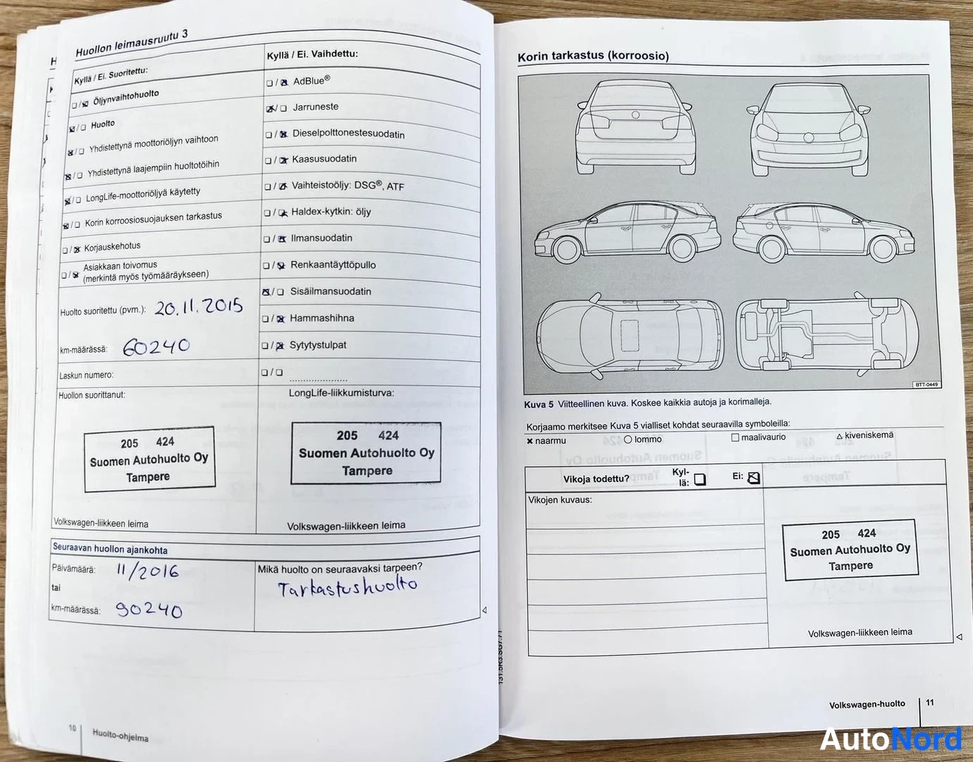 Asiakirja: Avattu huoltokirja sivuilla 10 ja 11. Oikealla korintarkastuksen piirroskuva. Vasemmassa sarakkeessa huoltotiedot, jotka on kirjoitettu. Leimassa Suomen Autohuo