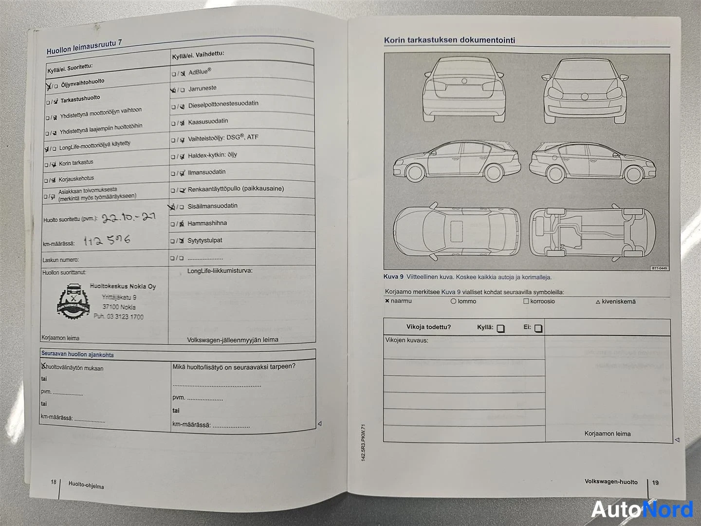 Muu: Auki avattu Volkswagenin huolto-ohjelman sivu: huollon leimasuruutu 7 leimattu 22.10.-21, km-määrä 112576, huoltokeskus Nokia Oy.