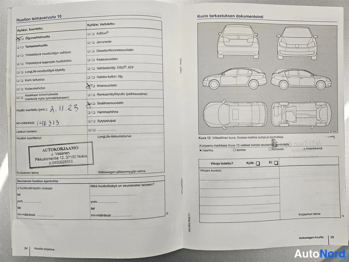 Muu: Volkswagen-huoltokirjan sivut 24–25: huollon leimausruutu 10 täytetty 2.11.23, km-määrä 146313, Autokorjaamo J. Vesasen leima, oikealla Kuva 12:n korintarkistus