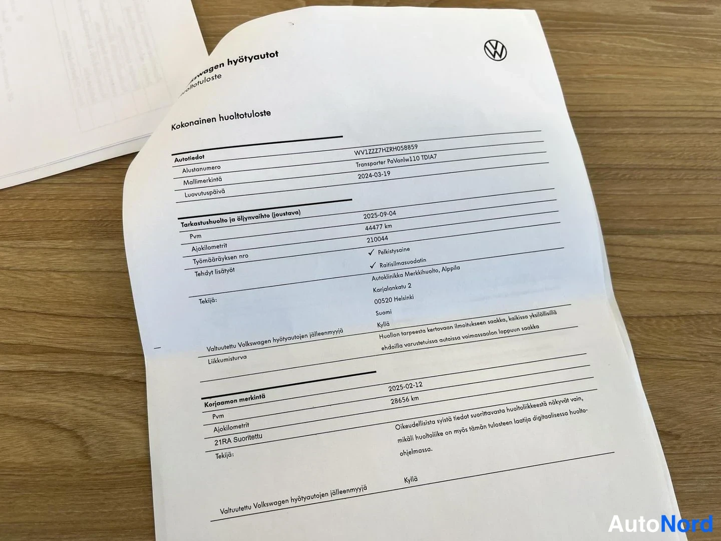 Yksityiskohta: Volkswagenin kokonainen huoltotuloste: ajoneuvo WV1ZZZ7HZRH058859, Transporter Päevalu110 TDI A7, luovutuspäivä 19.3.2024; tarkastushuolto 4.9.2025 (44 477 km)