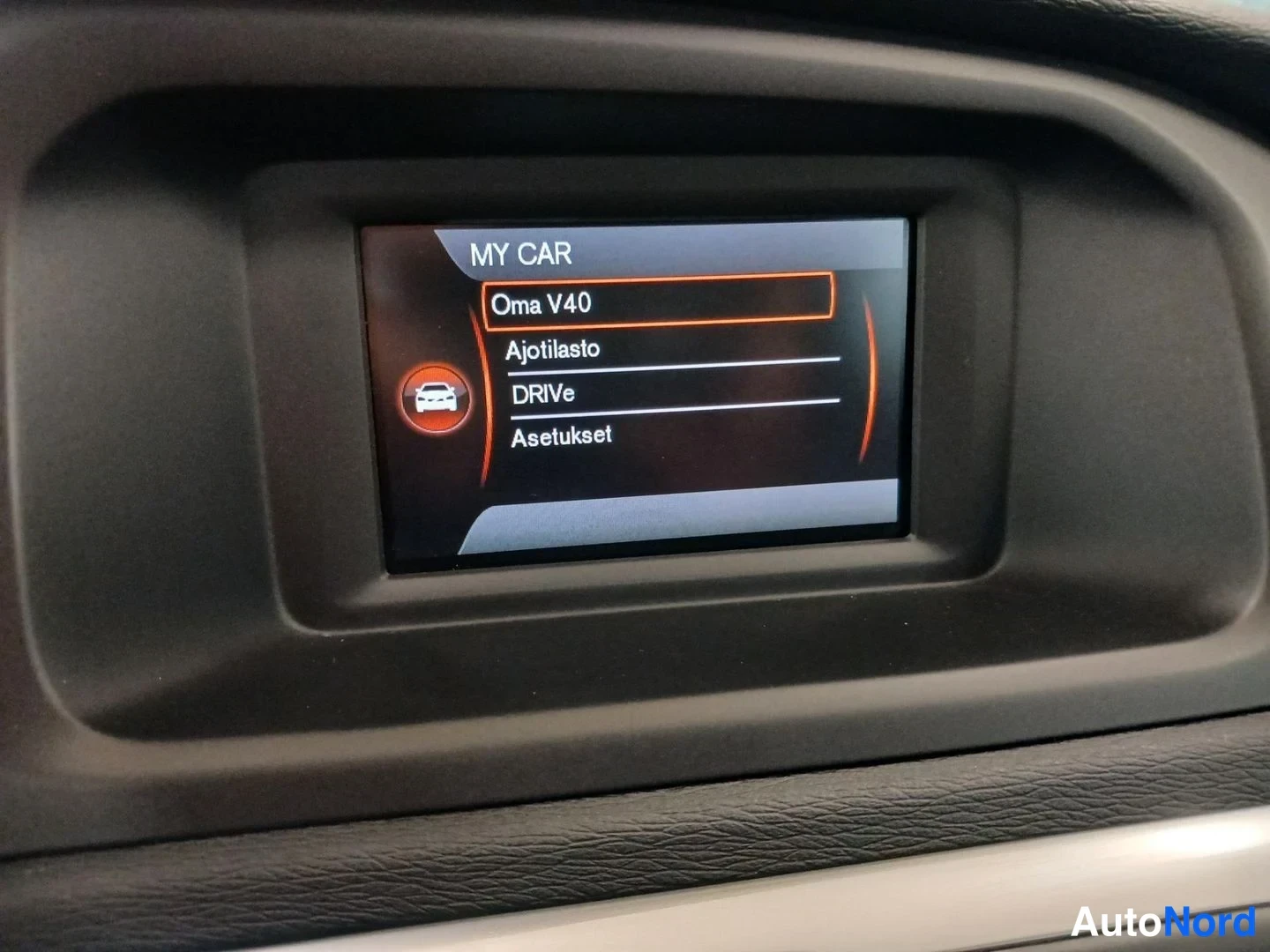 Yksityiskohta: MY CAR valikko: Oma V40, Ajotilasto, DRIVe, Asetukset
