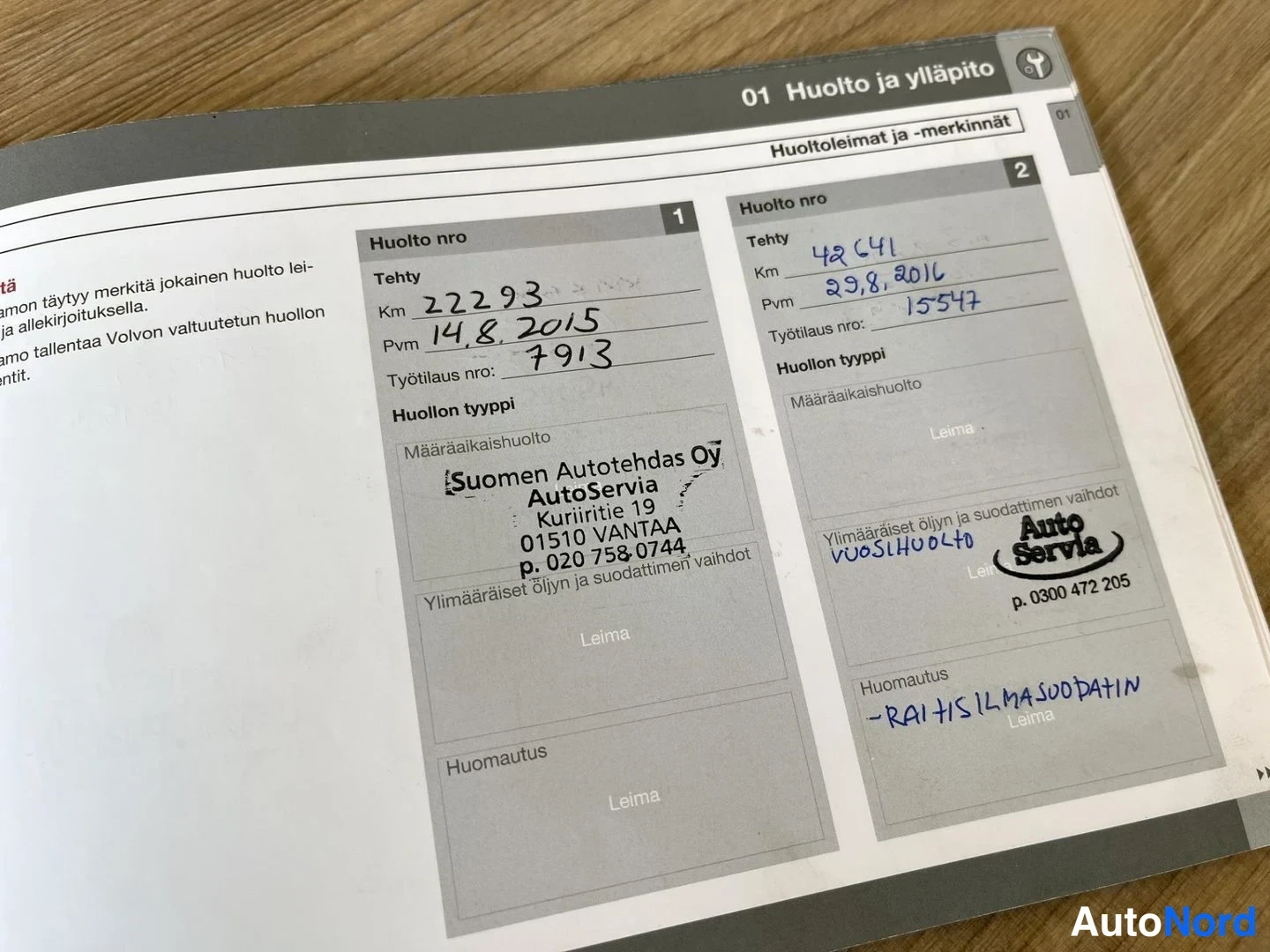 Asiakirja: A page from a service booklet showing two stamped maintenance entries. The left entry is for service number 1, done at Suomen Autotehdas O/Y AutoServia in Vanta