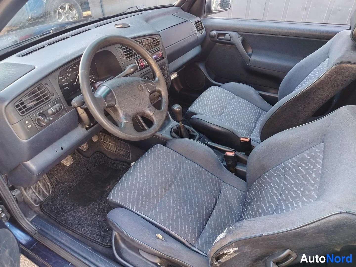 Sininen Volkswagen Golf 1994, ohjaamo, kuva 7