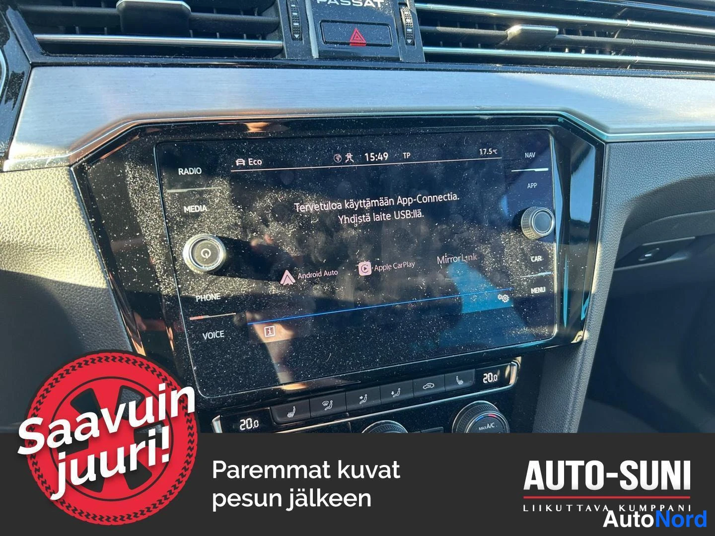 Muu: Kojelautanäyttö App-Connect-valikossa tekstillä 'Tervetuloa käyttämään App-Connectia. Yhdistä laite USB:llä.'; Android Auto-, Apple CarPlay- ja MirrorLink-ruudu