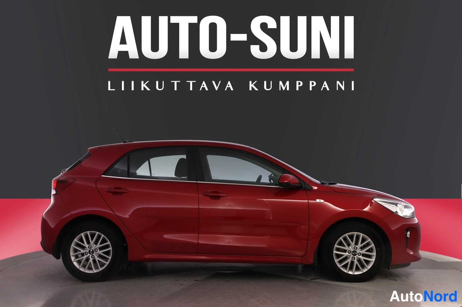 Punainen Kia Rio 2020, etuviisto, keula oikealle, kuva 4