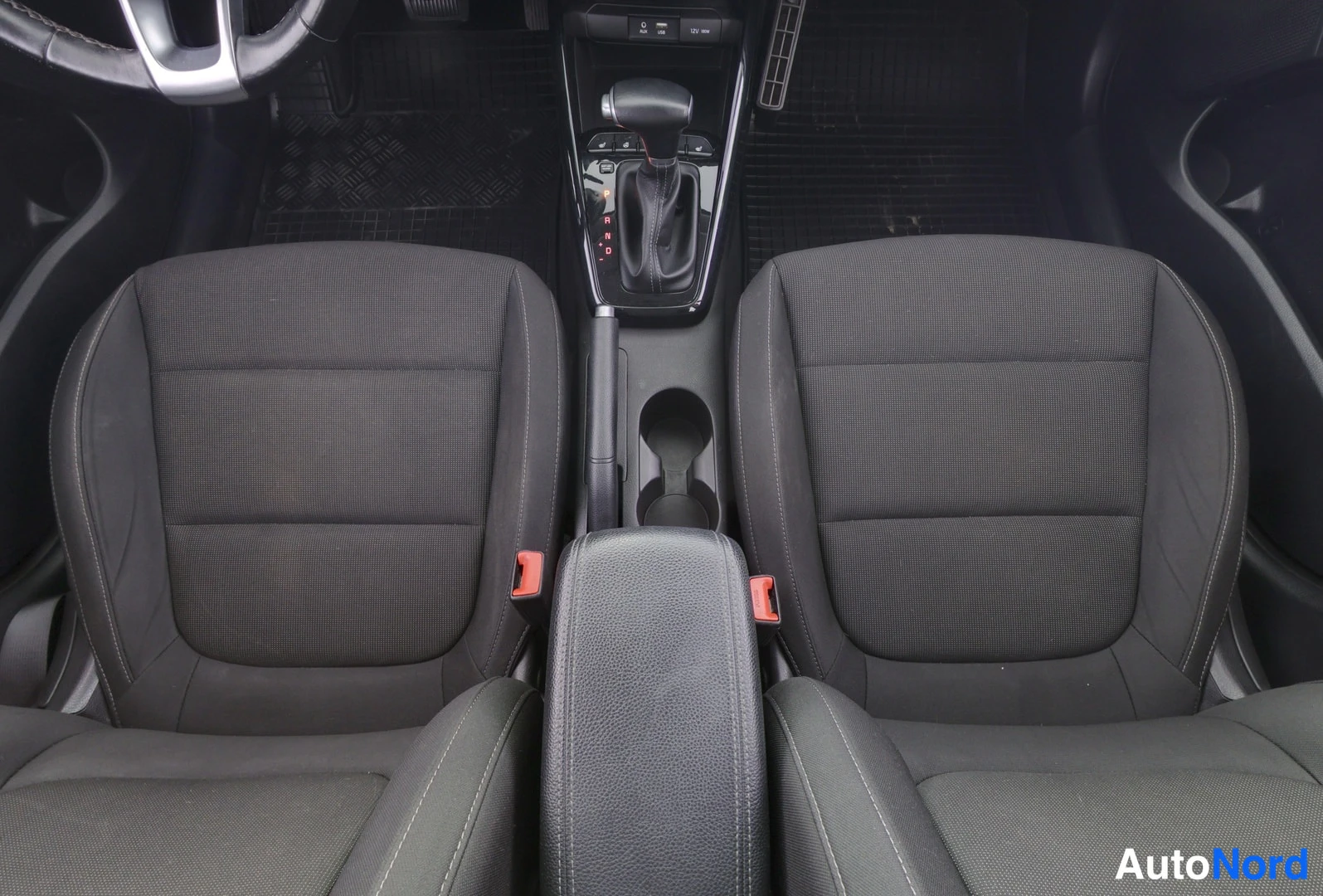 Punainen Kia Rio 2020, kuva 9