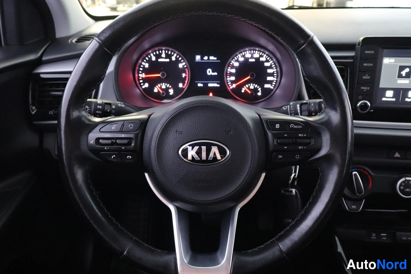 Punainen Kia Rio 2020, kuva 11