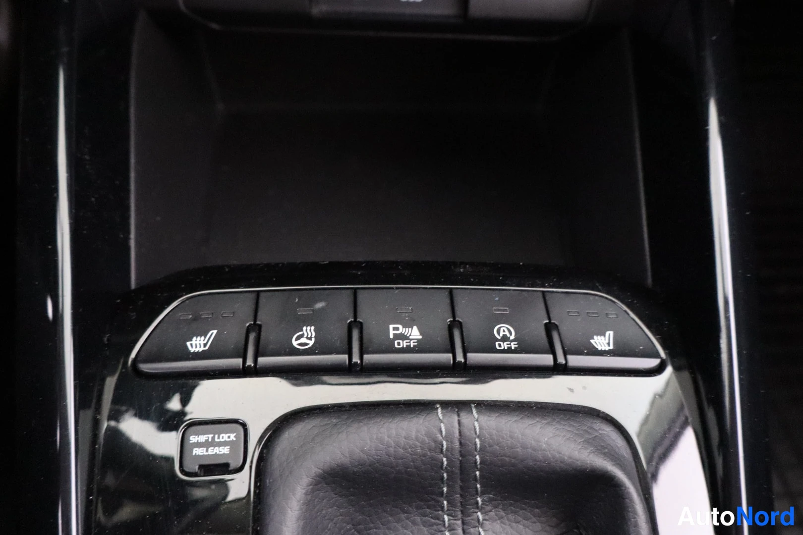Punainen Kia Rio 2020, kuva 15