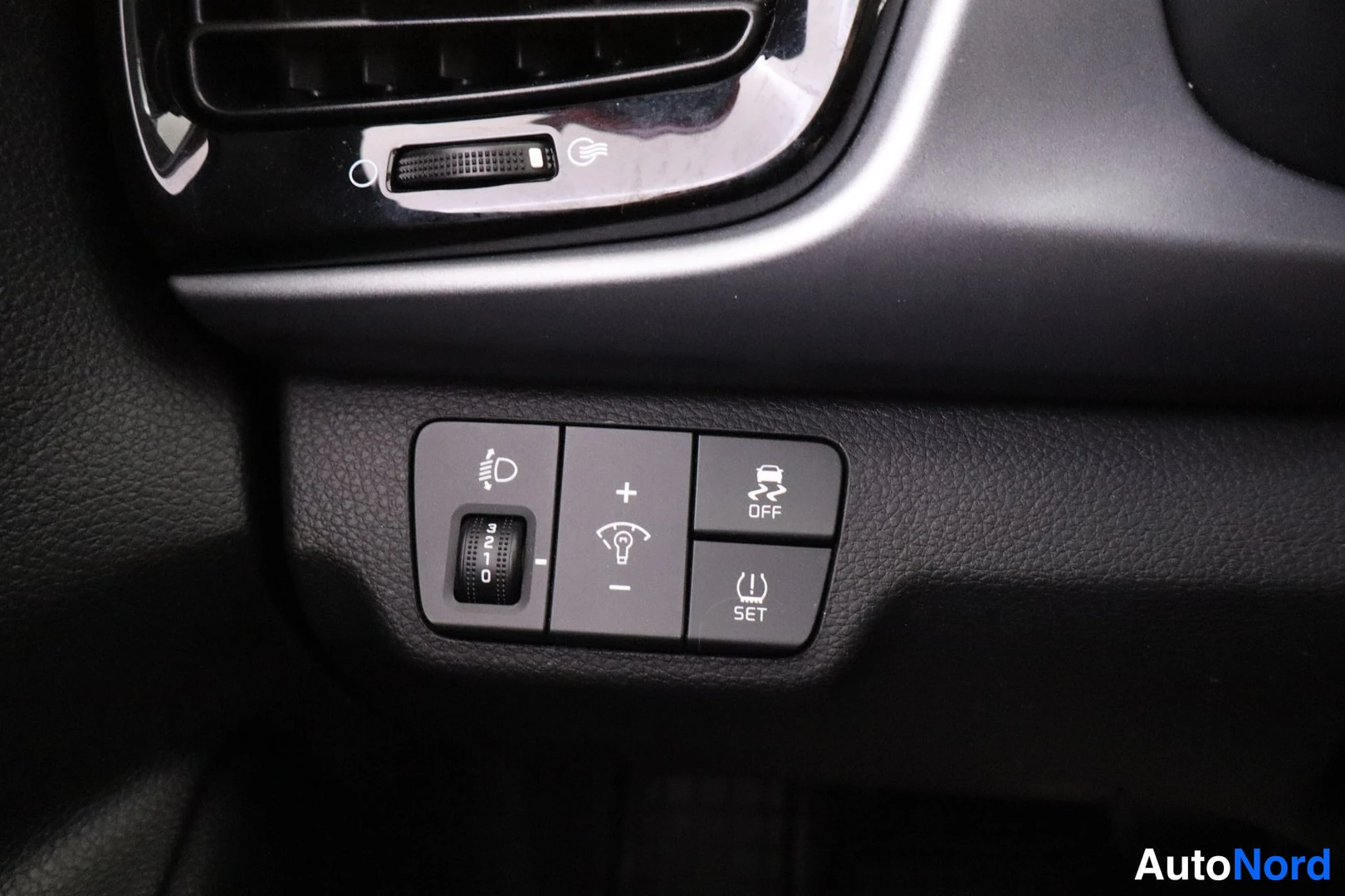 Punainen Kia Rio 2020, kuva 17