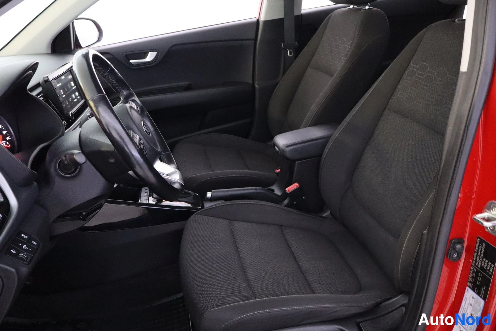 Punainen Kia Rio 2020, kuva 19