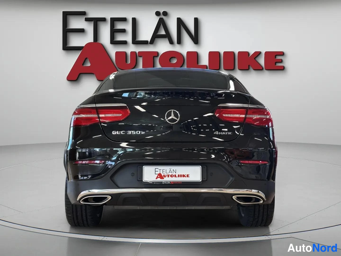 Musta Mercedes-Benz GLC 2017, takaa, kuva 7