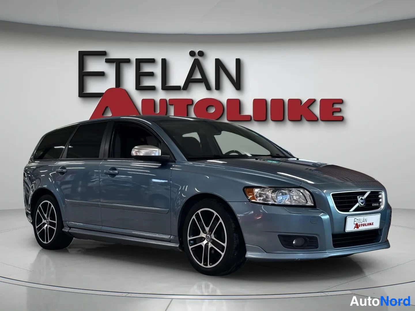 Turkoosi Volvo V50 2008, etuviisto, keula oikealle, kuva 7