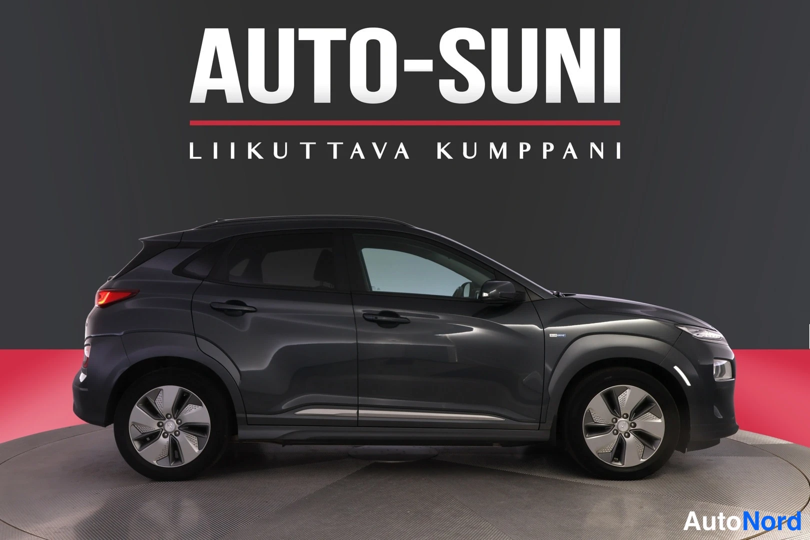 Harmaa Hyundai Kona 2020, etuviisto, keula oikealle, kuva 4