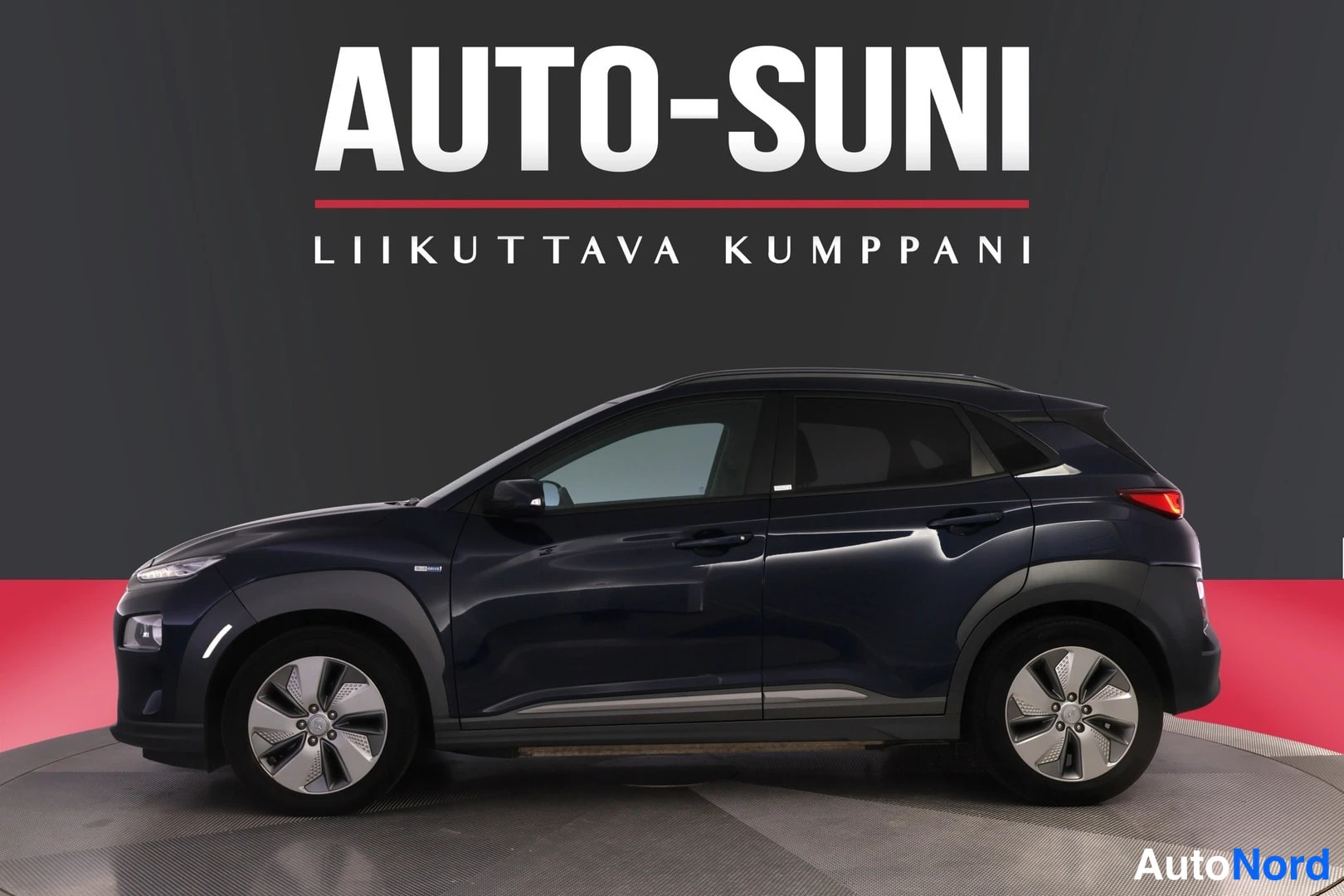 Sininen Hyundai Kona 2021, etuviisto, keula vasemmalle, kuva 2