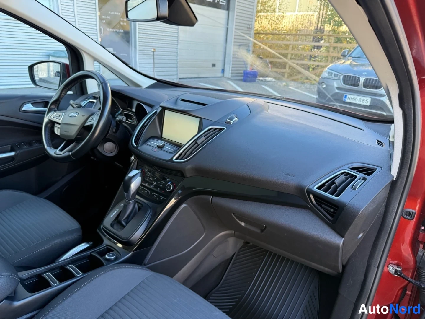 Punainen Ford Grand C-Max 2016, ohjaamo, kuva 10