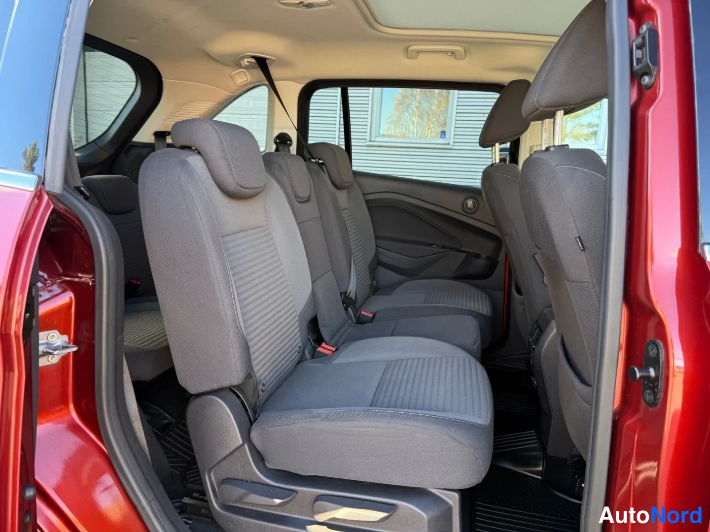 Punainen Ford Grand C-Max 2016, takaistuimet, kuva 15