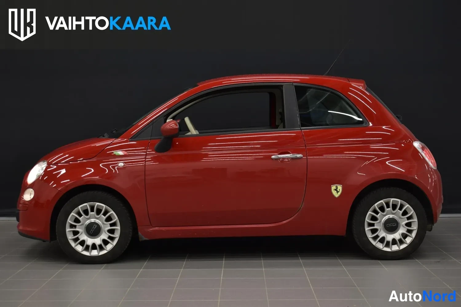 Punainen Fiat 500 2012, sivulta, kuva 5