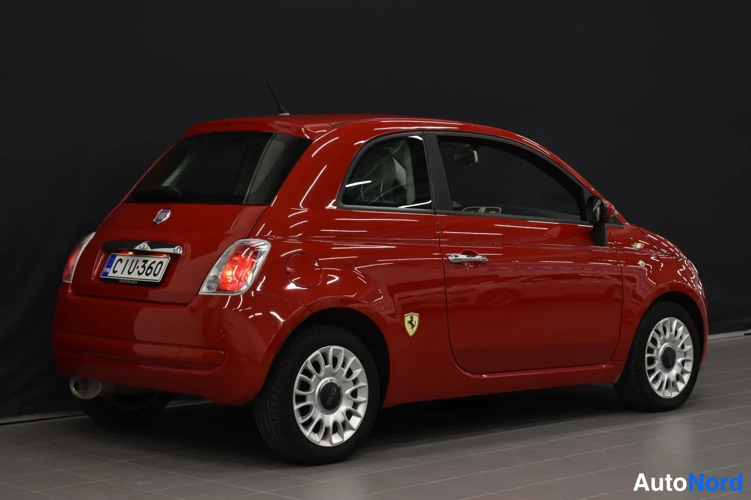 Punainen Fiat 500 2012, takaviisto, kuva 13