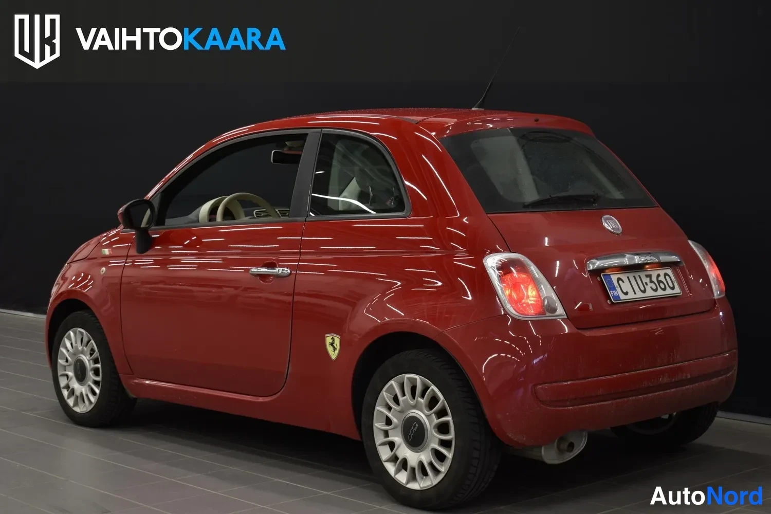 Punainen Fiat 500 2012, takaviisto, kuva 12