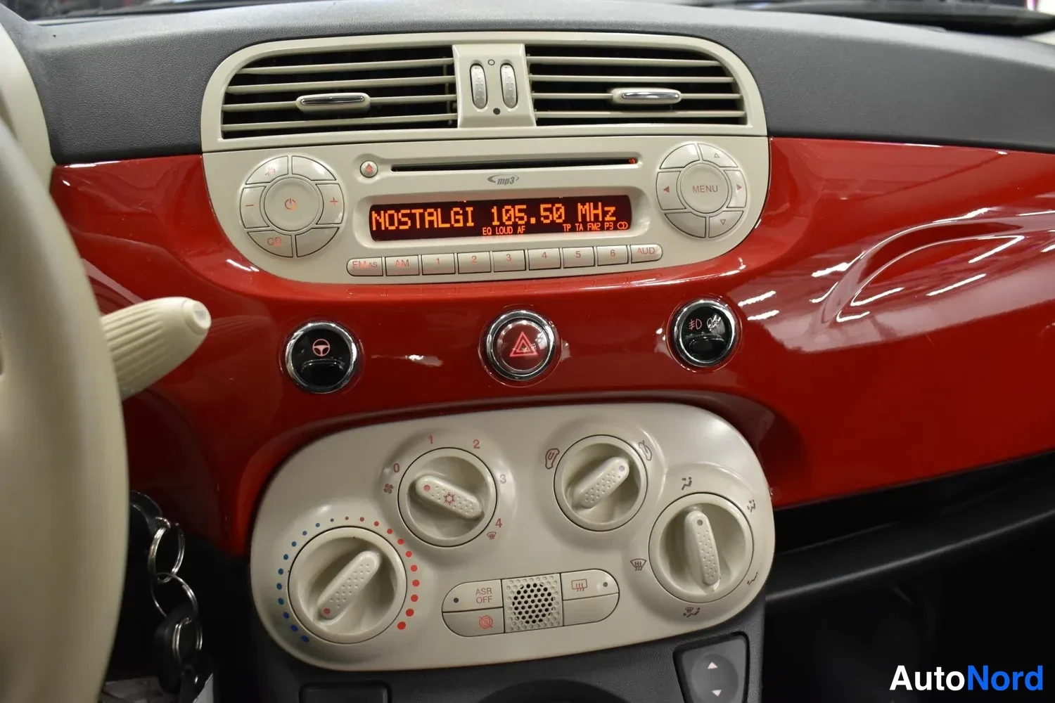 Punainen Fiat 500 2012, kuva 25