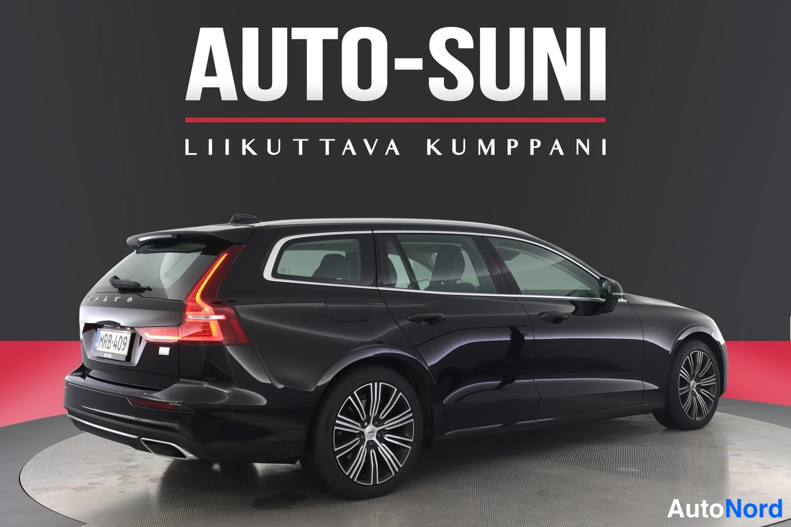 Musta Volvo V60 2022, takaviisto, kuva 4