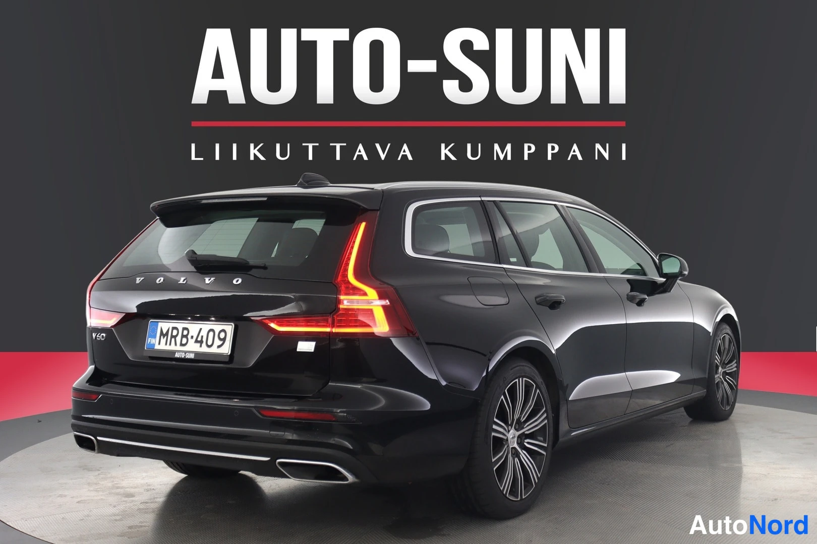 Musta Volvo V60 2022, takaviisto, kuva 6