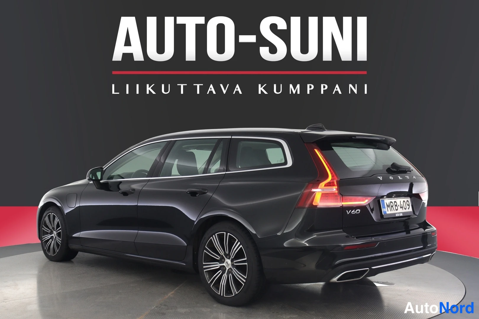 Musta Volvo V60 2022, takaviisto, kuva 5