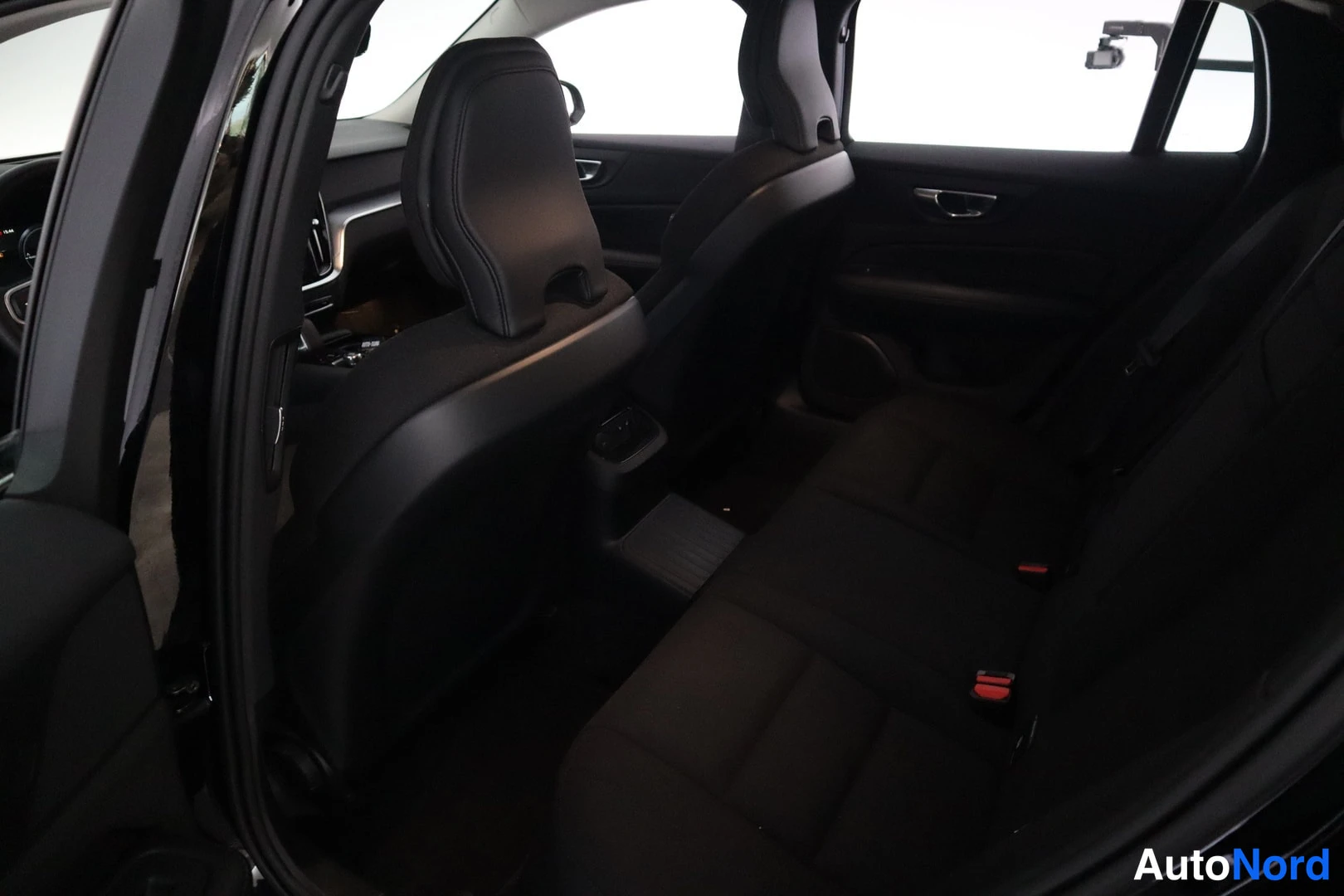 Musta Volvo V60 2022, kuva 23