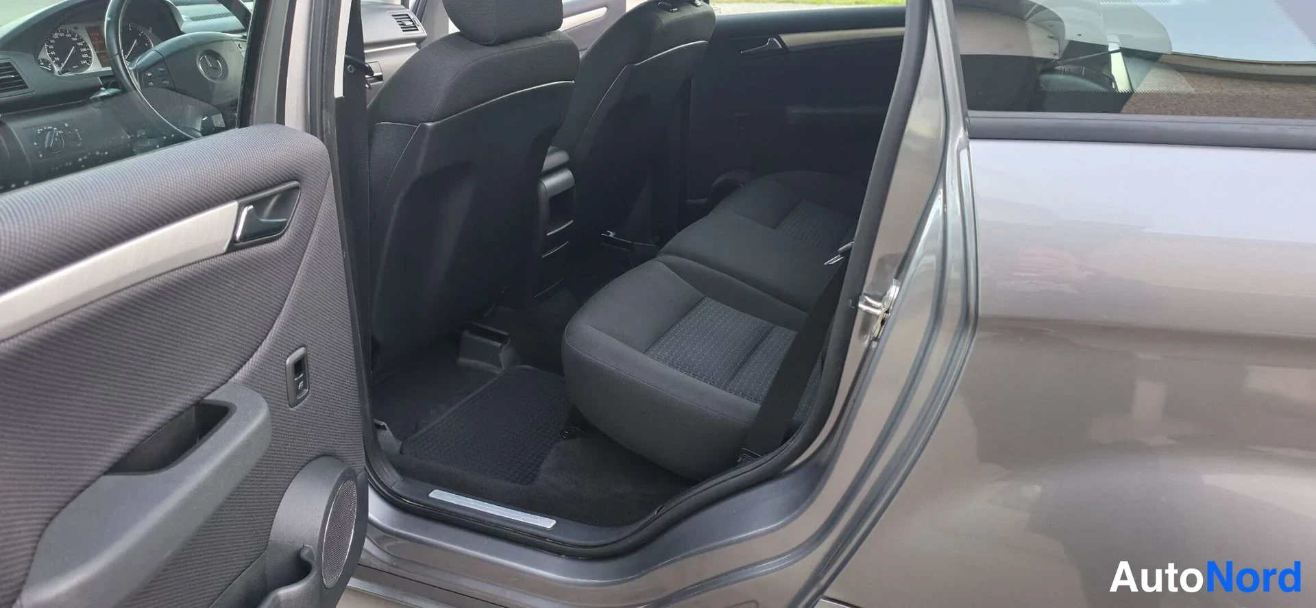 Harmaa Mercedes-Benz B 2011, takaa, kuva 11