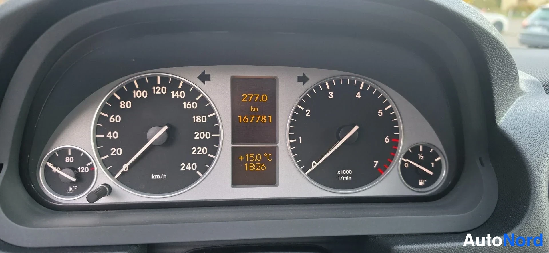 Harmaa Mercedes-Benz B 2011, kuva 21