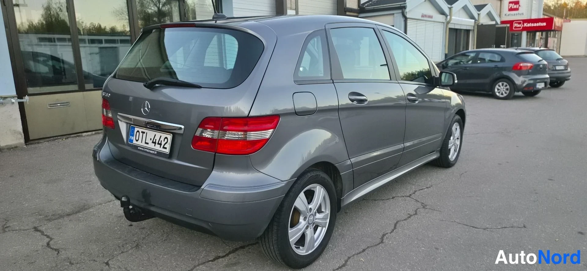 Harmaa Mercedes-Benz B 2011, takaviisto, kuva 8