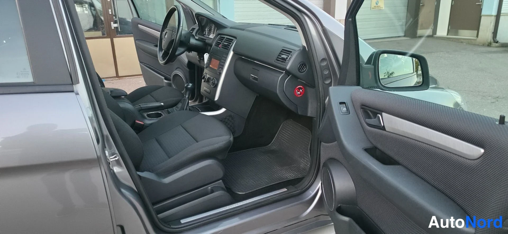 Harmaa Mercedes-Benz B 2011, sivulta, kuva 6