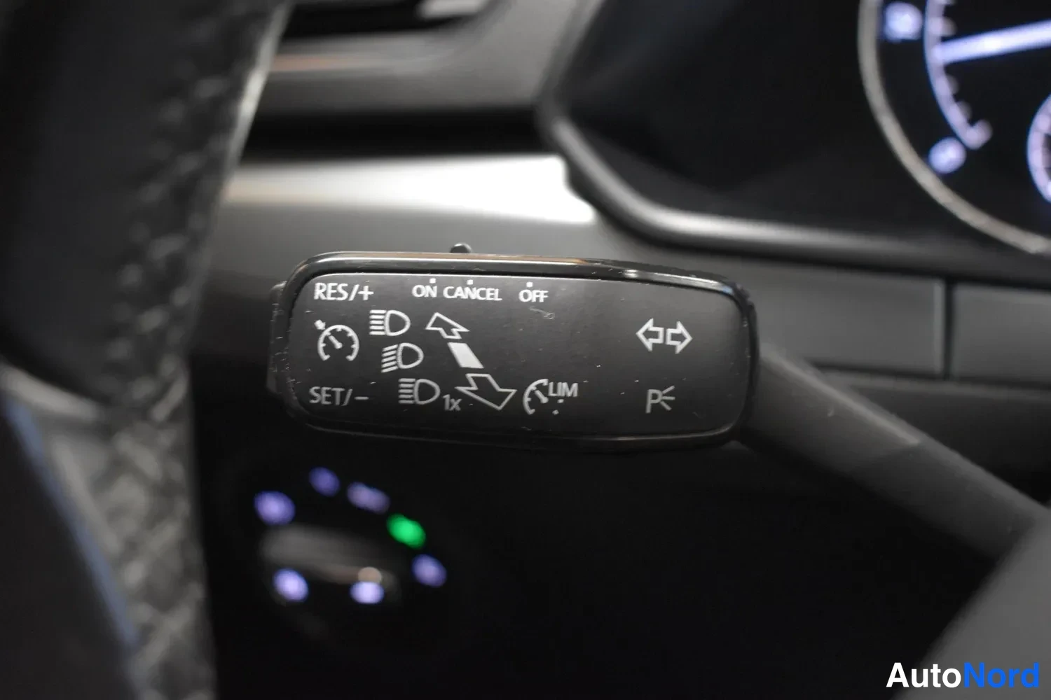 Harmaa Skoda Superb 2015, yksityiskohta, kuva 19