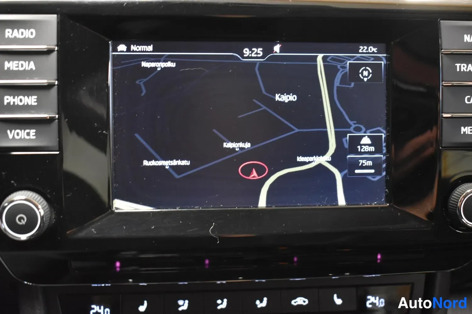 Harmaa Skoda Superb 2015, yksityiskohta, kuva 21