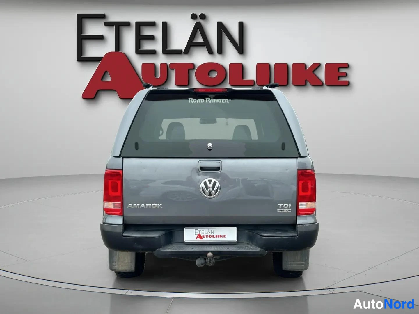 Harmaa Volkswagen Amarok 2011, takaa, kuva 8