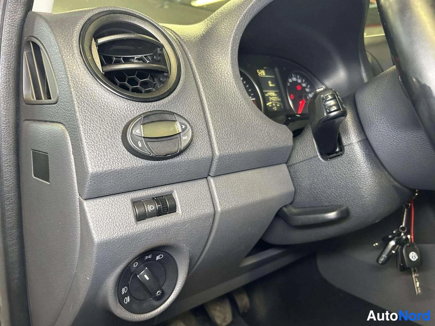 Harmaa Volkswagen Amarok 2011, yksityiskohta, kuva 21