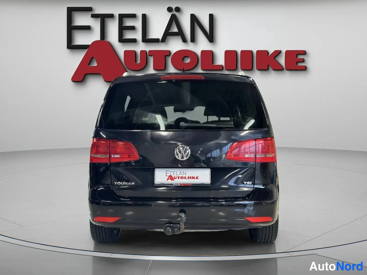 Musta Volkswagen Touran 2011, takaa, kuva 8