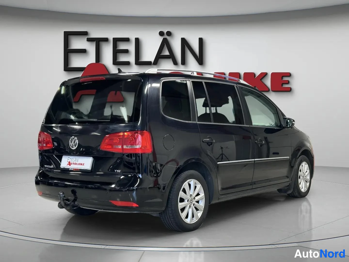 Musta Volkswagen Touran 2011, takaviisto, kuva 7