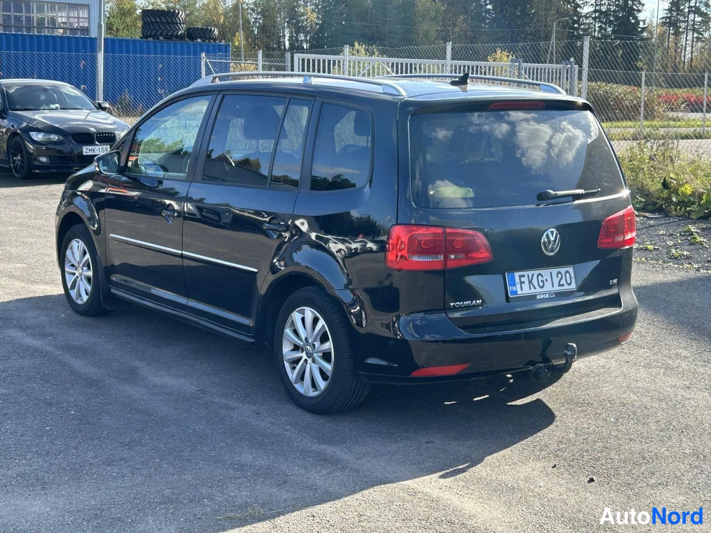 Musta Volkswagen Touran 2011, takaviisto, kuva 4